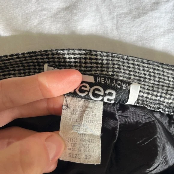 Vintage Black and White Houndstooth plaid pencil skirt - Picture 6 of 6